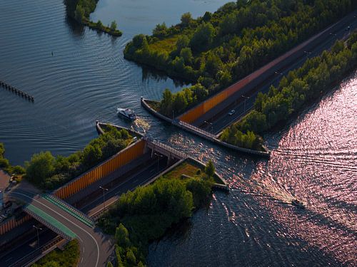 Aquaduct bij het Veluwemeer: Botenpassage bij Harderwijk