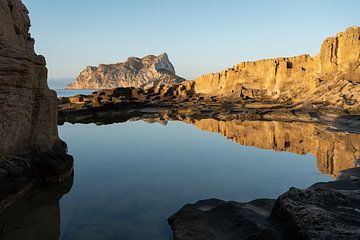 Peñón de Ifach. Felsen spiegeln sich im Mittelmeer 3