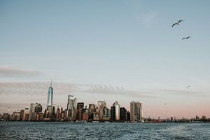 Skyline New York vanaf Upper bay met zonsondergang van Trix Leeflang