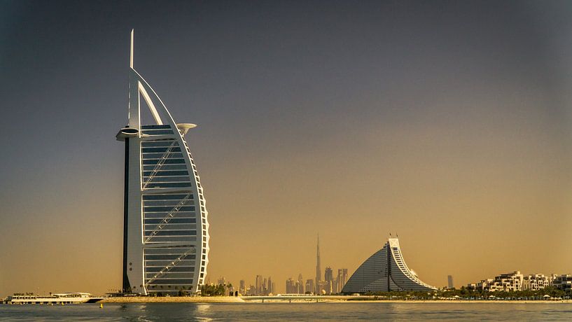 Dubai by Hello Pompoyo
