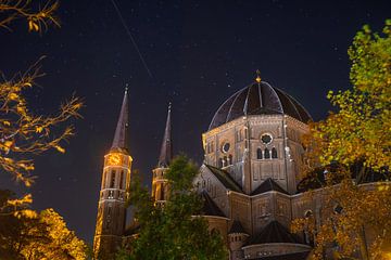 Kerk Architectuur Nacht Longexposure Sterren Astronomy van Marc van den Elzen