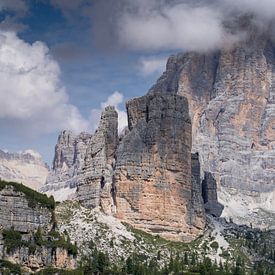 Cinque Torri dans les Dolomites sur Willem Hoogsteen