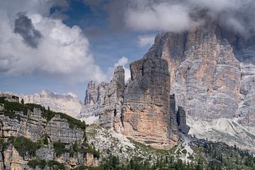 Cinque Torri dans les Dolomites sur Willem Hoogsteen