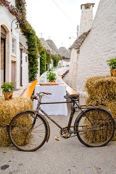 Altes Fahrrad für italienisches Restaurant in Alberobello - Apulien Italien