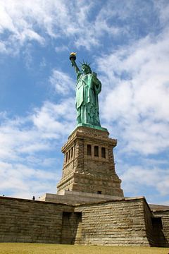Het vrijheidsbeeld in New York op Liberty Island van Ramon Berk