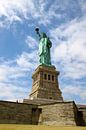 Het vrijheidsbeeld in New York op Liberty Island van Ramon Berk thumbnail