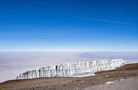Op de top van Kilimanjaro van Ronne Vinkx thumbnail
