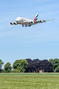 Emirates Airbus A380 kurz vor der Landung.