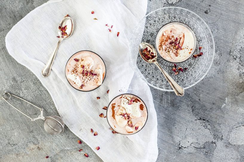 Red velvet chocolate milk with mascarpone cream by Nina van der Kleij