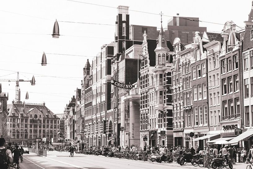 Damrak Amsterdam by Diana Smits