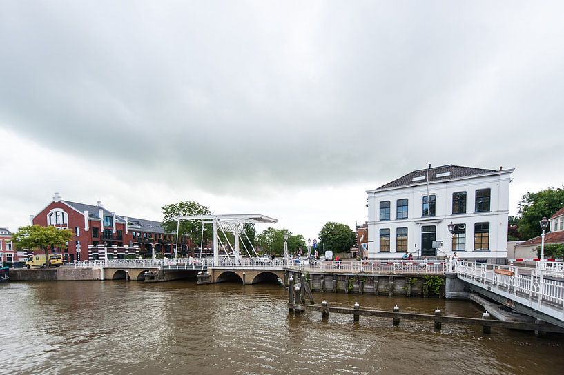 Oosterbrug en Franekertrekvaart in Harlingen van Wim Stolwerk