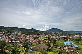 Paysage urbain et parcelles agricoles à Sumatra sur Frank Photos