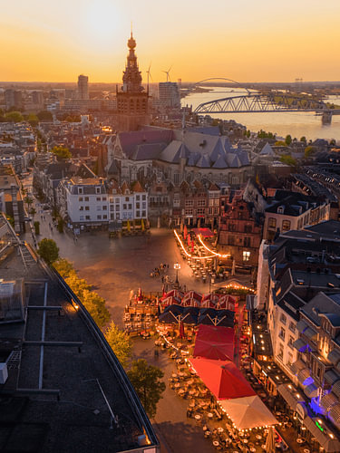 Day and night on the Grote Markt in Nijmegen