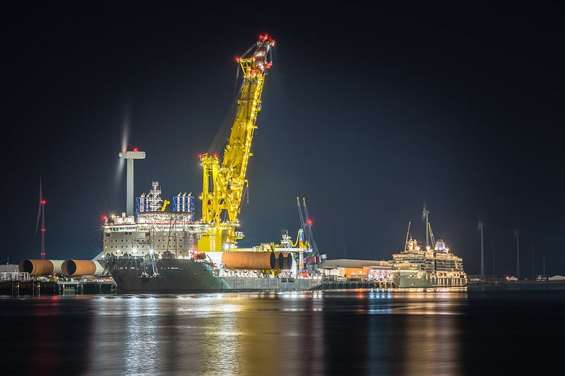 Les Alizés bij en Silver Nova bij nacht van Jan Georg Meijer