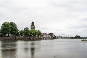 Stadtbild Deventer mit IJssel und Lebuinus Kirche