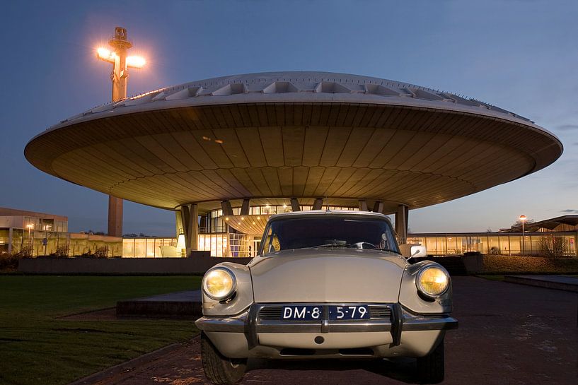 Citroën DS in front of Evoluon by Michelle Peeters