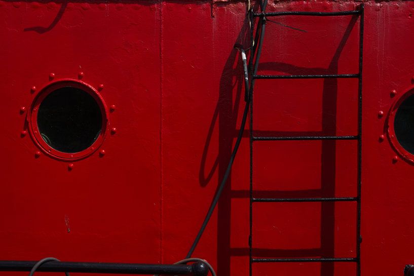 Rote Wand mit Treppe von Hans Lok