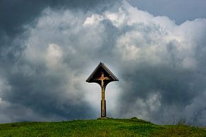  Field cross, thunderclouds sur Walter G. Allgöwer