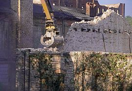 Demolition of the storage building of the complex Böllberger Mühle in Halle