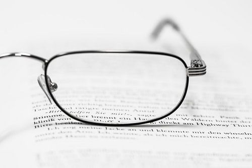 Lesebrille und Buch