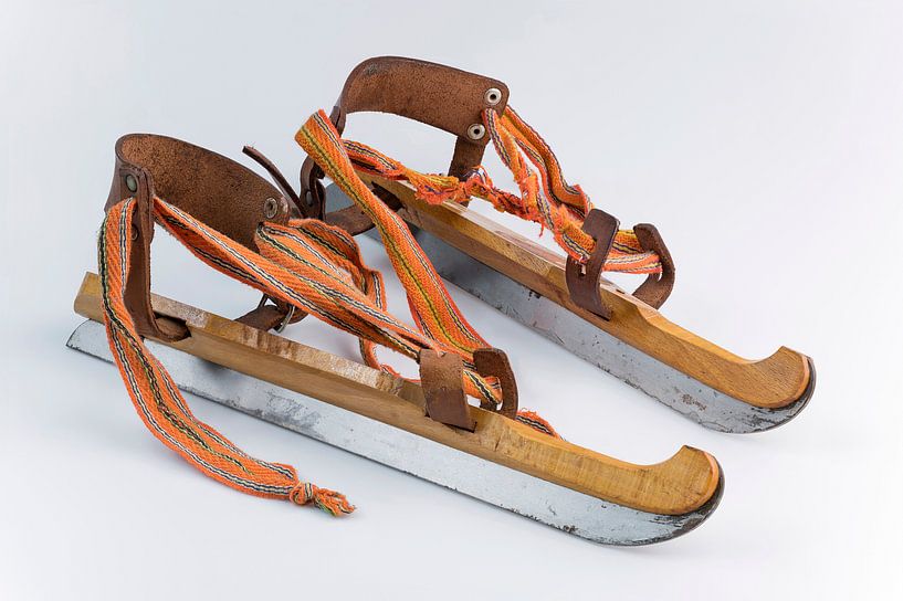 Authentieke oude houten Nederlandse schaatsen van Tonko Oosterink