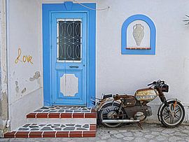  Grieks straatje met oude brommer Kalymnos von Miranda Lodder