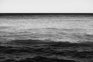 Abstract zwart-wit beeld van de zee in Italië van Photolovers reisfotografie