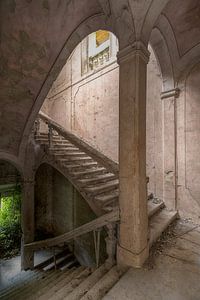 Vervallen Staircase van Frans Nijland