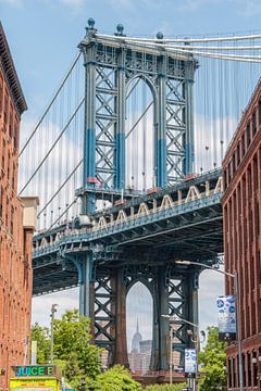 Iconic photograph of the Manhattan Bridge, NYC by Carin du Burck