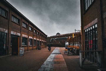 Urban solitude van Dyan Gemser