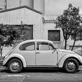 Oude VW Kever in Lima Peru. van Ron van der Stappen