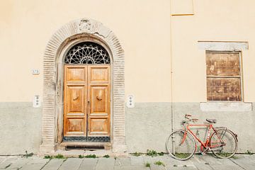 Deur en fiets in Italië van Reis Genie