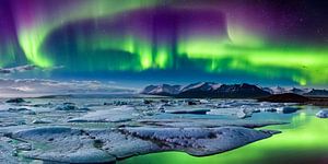 Aurore boréale au-dessus du lagon du glacier, Islande