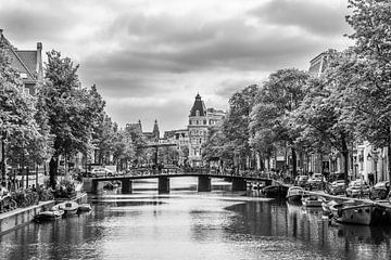 the Kloveniersburgwal in Amsterdam by Ivo de Rooij