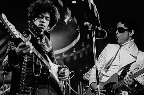 Jimi Hendrix und Prince auf der Bühne.