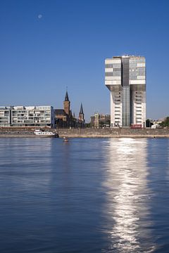 Morgenlicht am Kranhaus Süd von Walter G. Allgöwer