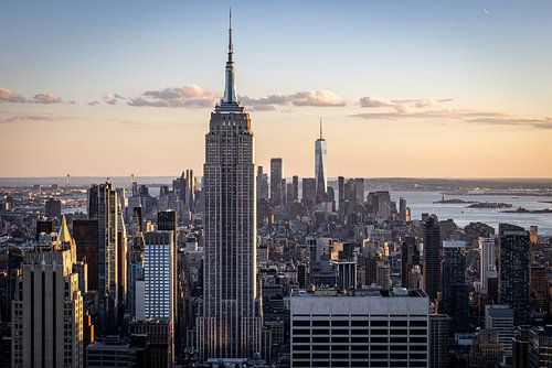Sunset over Manhattan in New York by Bas van Setten