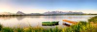 Stimmungsvoller See in den allgäuer Alpen in Bayern