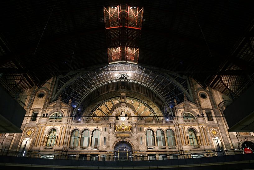 Antwerp Central Station by Roy Manuhutu