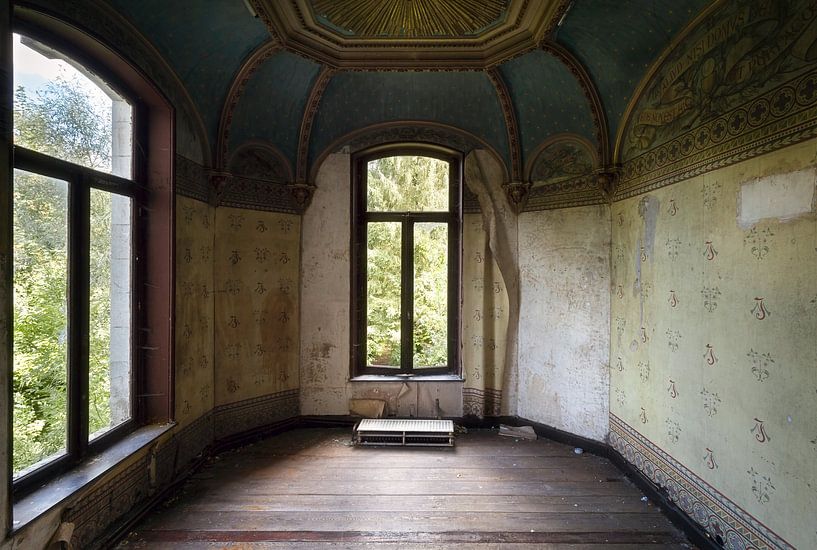 Kamer in Verlaten Kasteel. van Roman Robroek - Foto's van Verlaten Gebouwen