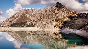 Chaîne de montagnes au lac Lünersee sur Rob Boon