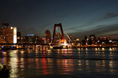 WIllemsbrug bij avond
