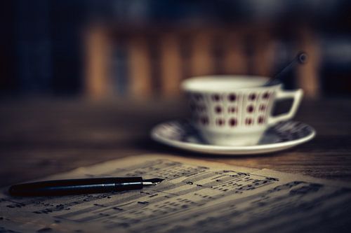 Tasse et soucoupe de nature morte