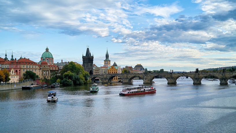 Rivière Vltava et Pont Charles à Prague par Heiko Kueverling