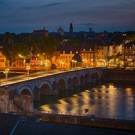 Maastricht by night van Dennis van Sint Fiet