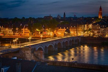 Maastricht by night van Dennis van Sint Fiet