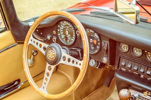 Jaguar E-Type Roadster vintage sportwagen interieur