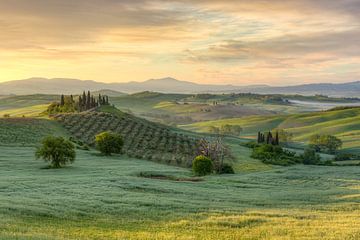 Tuscany in the early morning light van Michael Valjak