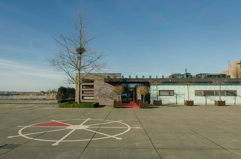 Brasserie Bakboord in Almere Haven by Sven Wildschut