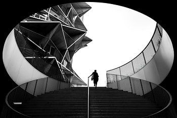 Une femme monte les escaliers, bâtiment Cactus, Copenhague